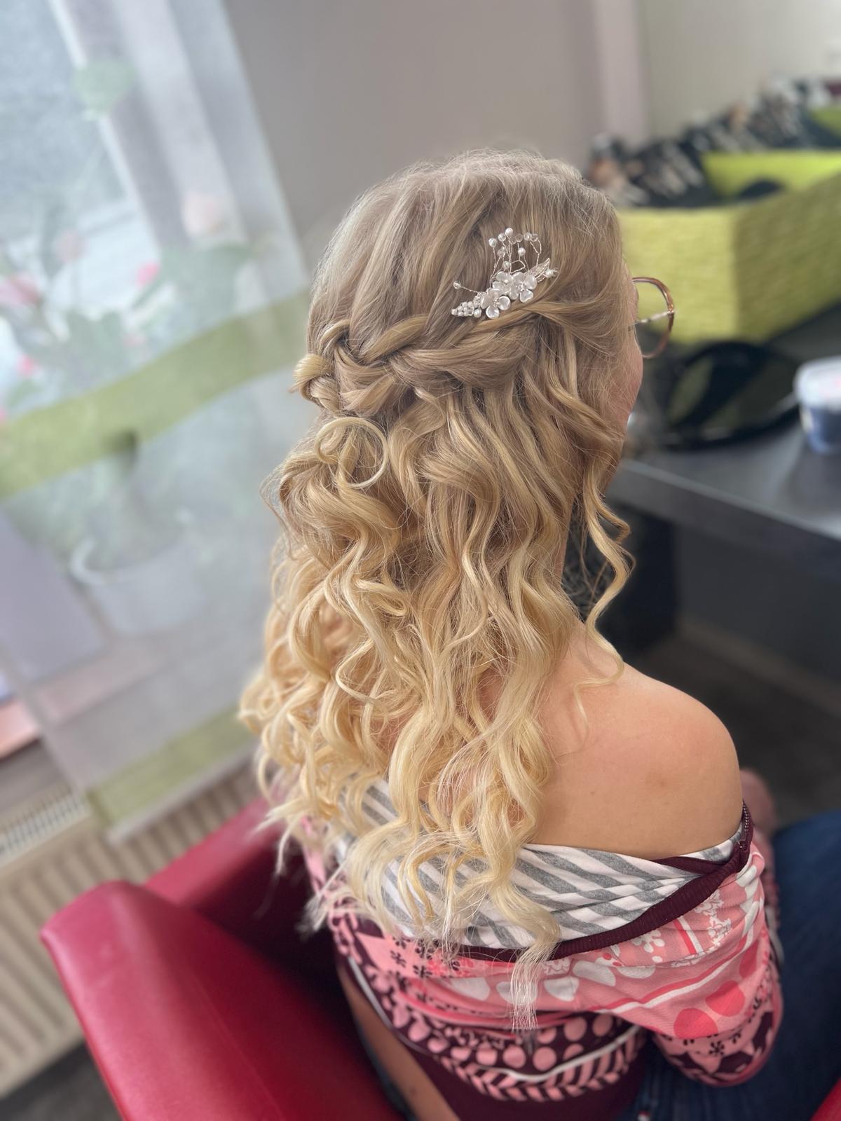 Frisur aus Salon Lena